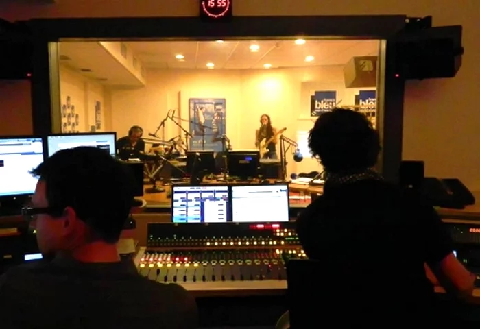 140921 Hypnotic Wheels - live France Bleu